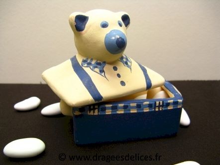 Bonbonnière nounours en terre à garnir de dragées pour baptême