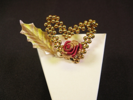 Cœur or en perles sur tige métallique pour décoration