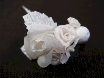 Bouquet original de fleurs et feuilles blanches pour décoration : Bouquet original de fleurs et feuilles blanches pour décoration