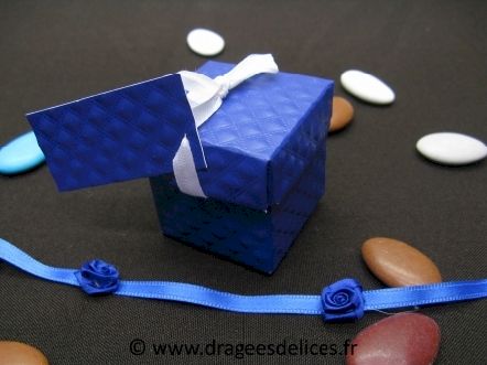 Boite à dragées mini cube en promotion : Boite à dragées mini cube en promo coloris bleu