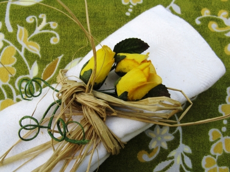 Bouton de rose pas cher avec feuille pour décorations et loisirs créatifs