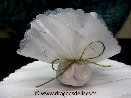 Tulle en satin à garnir de dragées pour communion ou noces d﻿﻿′or