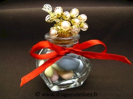 Encrier en verre pour mariage baptême et communion : Encrier en verre pour dragées décoré avec une grappe de raisins