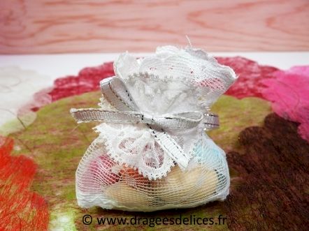 Petit sac en dentelle pour mariage baptême ou communion : Petit sac en dentelle pour dragées de mariage baptême ou communion