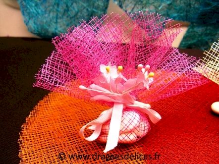 Rond de tulle en résille unis pour dragées : Rond de tulle fuchsia en résille unis pour dragées