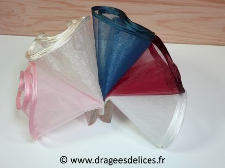 Voile Morgane brillant avec bord satin à garnir de dragées