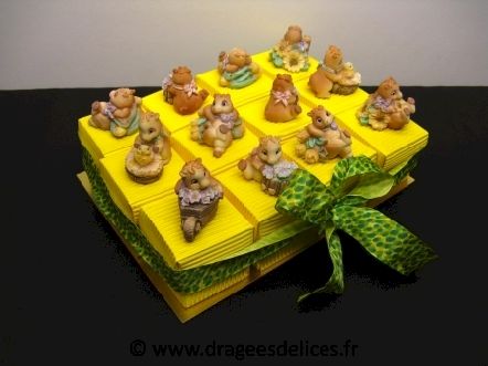 Gâteau pour dragées bébé dino au jardin baptême ou anniversaire