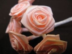 Grosse rosette ourlée pour mariage, baptême et communion Pêche