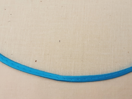 Tulle pour dragées en coton avec bordure en satin : Tulle pour dragées en coton avec bordure en satin bleu turquoise