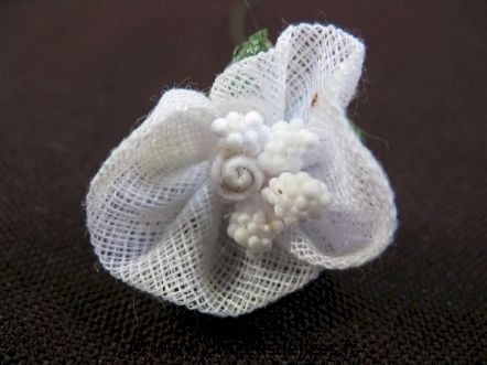 Lot de 17 fleurs Coralie pour décoration de tulle et boite : Lot de 17 fleurs Coralie blanche pour décoration de tulle et boite