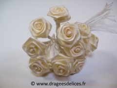 Fleur mini rosette ourlée pour décorations de tulles et boites de dragées Jaune pale