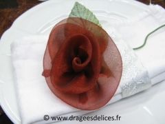 Rose en organza Bordeaux