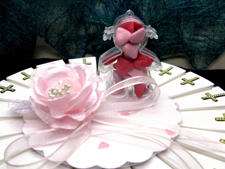 Gâteau pour dragées baptême ou communion fille en plexiglas : Centre du gâteau pour dragées baptême ou communion fille en plexiglass