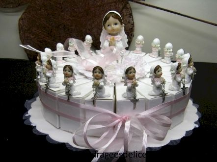 Gâteau pour communion fille avec sa croix à garnir de dragées : Gâteau pour communion fille avec sa croix à garnir de dragées