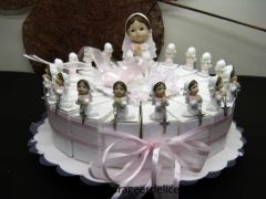 Gâteau pour communion fille avec sa croix à garnir de dragées 