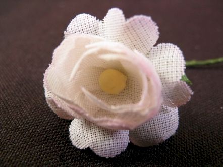 Fleur en coton pour décoration de mariage, baptême et communion : Fleur en coton pour décoration de mariage, baptême et communion