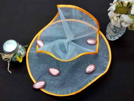 Voile Morgane avec bordure en satin à garnir de dragées : Voile morgane avec bordure mimosa en satin à garnir de dragées