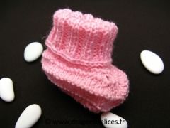 Coffre cadeaux pour baptême garçon ou fille avec ces 2 chaussons Rose