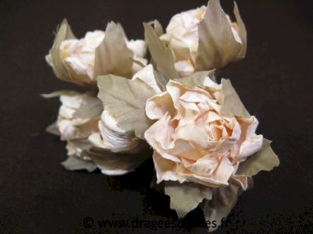 Bouton de fleur pour décoration de mariage, baptême ou communion