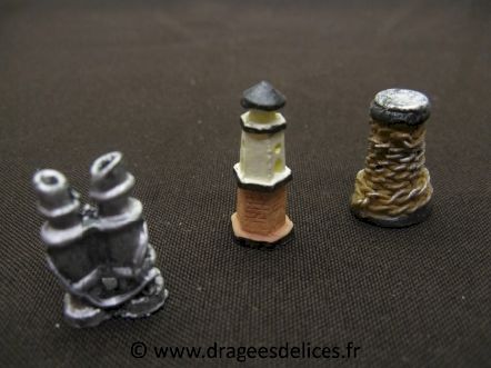 Assortiment de 3 résines marins pour décorations thème mer : Assortiment de 3 résines marins, phare, jumelles, bite avec une chaine