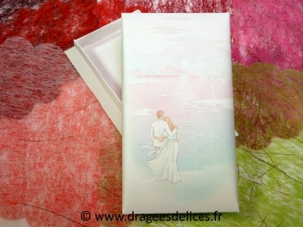 Boite rectangulaire mariage couple au bord de l`eau