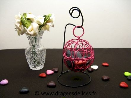 Boule métallique pour dragées en liquidation : Boule métallique fuchsia pour dragées de mariage baptême et communion