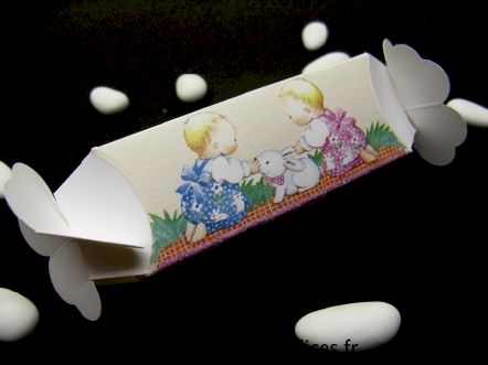 Boite baptême pour jumeaux en forme de papillote petit lapin