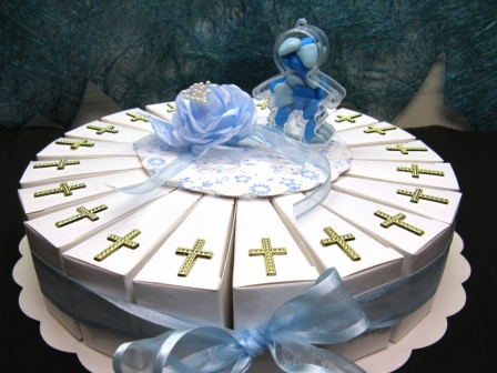 Gâteau pour dragées baptême ou communion garçon en plexiglas