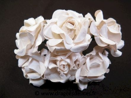 Rose en papier pour décoration de boites et tulles de dragées