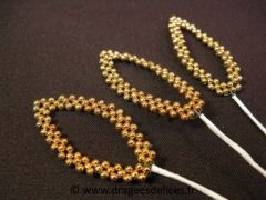 Cœur or en perles sur tige métallique pour décoration Or