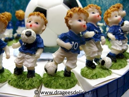 Gâteau baptême garçon allez les bleu à garnir de dragées : Résines sur les boites parts de gâteau