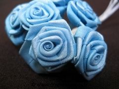 Grosse rosette ourlée pour mariage, baptême et communion Bleu ciel
