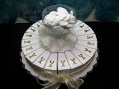 Gâteau pour communion garçon ou fille avec calice en verre à garnir de dragées 