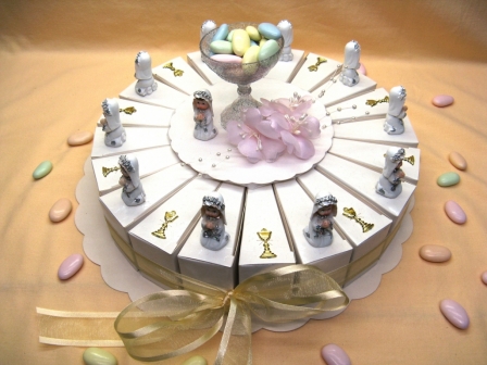 Gâteau pour communion fille avec calice pailleté et croix ou calice doré