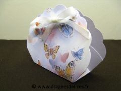Eventail pour baptême avec dessin papillons en relief 