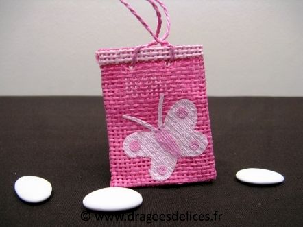 Lot de 14 sacs en jute avec déco papillon pour baptême fille : Sacs en jute pas cher avec déco papillon pour baptême fuchsia