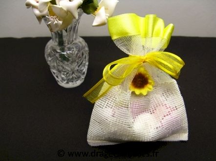 Lot de 16 sacs en dentelle et tulle bord en satin avec fleur de tournesol :  Lot de 16 sacs en dentelle et tulle bord en satin avec fleur de tournesol