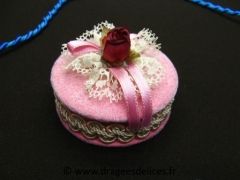 Boite en velour avec fleur dentelle et ruban à garnir de dragées Rose