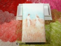 Boite rectangulaire mariage couple dans un champ de blé 