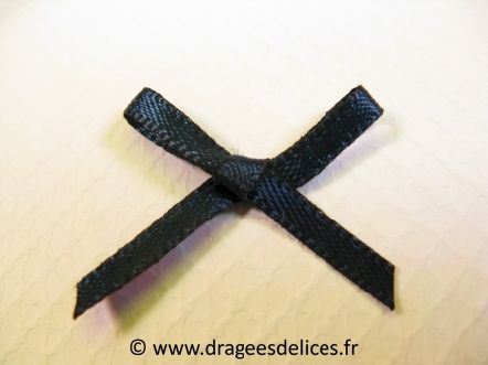 Petit noeud en satin