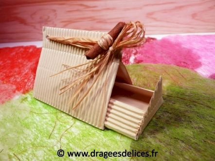 Boite à tiroir décorée pour dragées collection carton ondulé : Boite tiroir pour dragées ivoire 