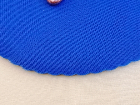 Tulle rond quadrillé pour dragées pas cher : Tulle rond quadrillé bleu royal pour dragées pas cher