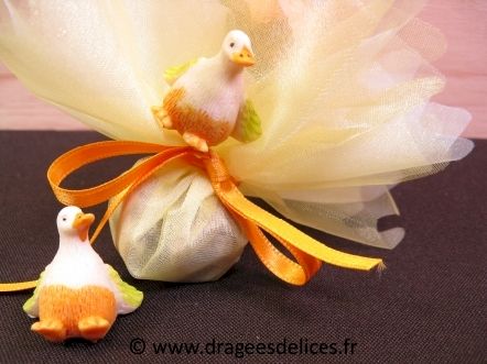 Petite oie en résine pour décoration de boites et tulles de dragées : Petite oie en résine pour décoration de boites et tulles de dragées