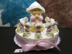 Gâteau à garnir de dragées ou de bonbons baptême fille Lulu à la plage Blanc