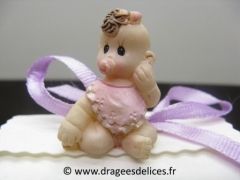 Petit sujet en résine pour baptême garçon ou baptême fille Rose