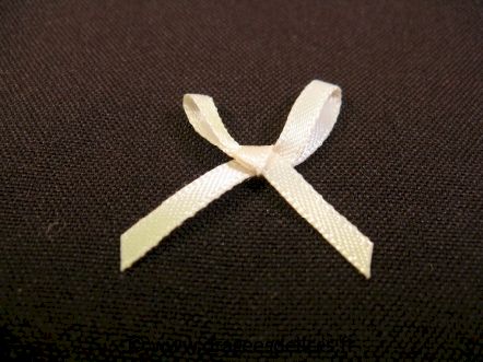 Petit noeud en satin