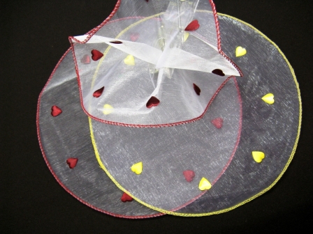 Tulle avec des cœurs en voile brillant pour dragées