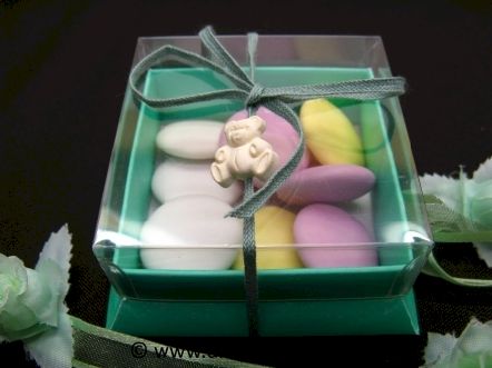 Boite carrée pour dragées baptême avec son petit nounours : Boite originale pour dragées de baptême avec son petit nounours