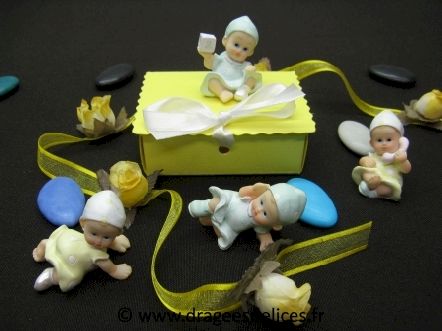 Boite livre pour baptême avec son sujet bébé pyjama