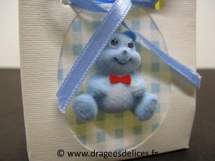 Lot de 16 boites baptême ours et toutou bleu : Boites à dragées baptême pas cher